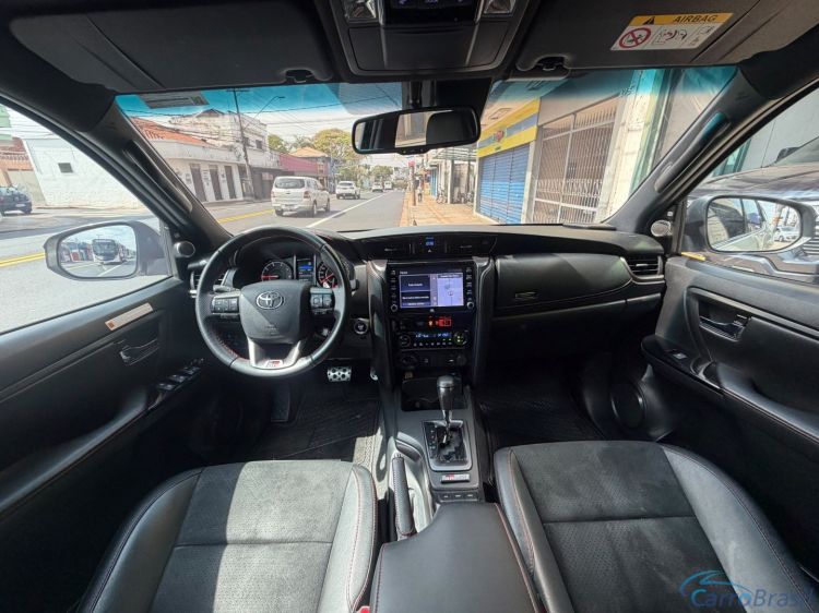 MV Automóveis | Hilux 2.8 D-4D TURBO DIESEL GR-S 7L 4X4 AUTOMÁTICO 22/22 - foto 7