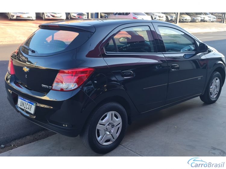 Unicar Veculos | Onix 1.0 MPFI LT 8V FLEX 4P MANUAL 13/14 - foto 6