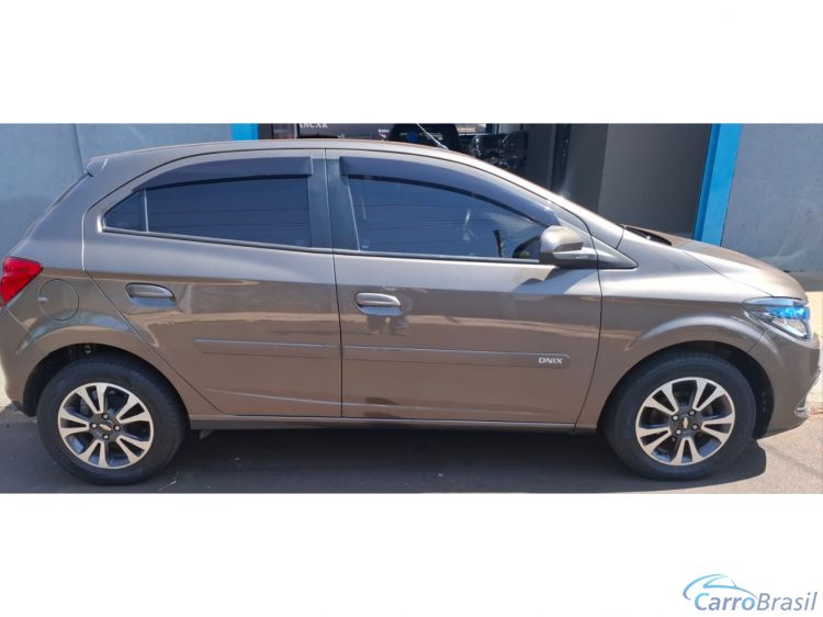Unicar Veculos | Onix 1.4 MPFI LTZ 8V FLEX 4P MANUAL 13/14 - foto 8