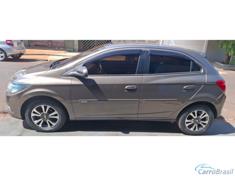 Unicar Veculos | Onix 1.4 MPFI LTZ 8V FLEX 4P MANUAL 13/14 - foto 9