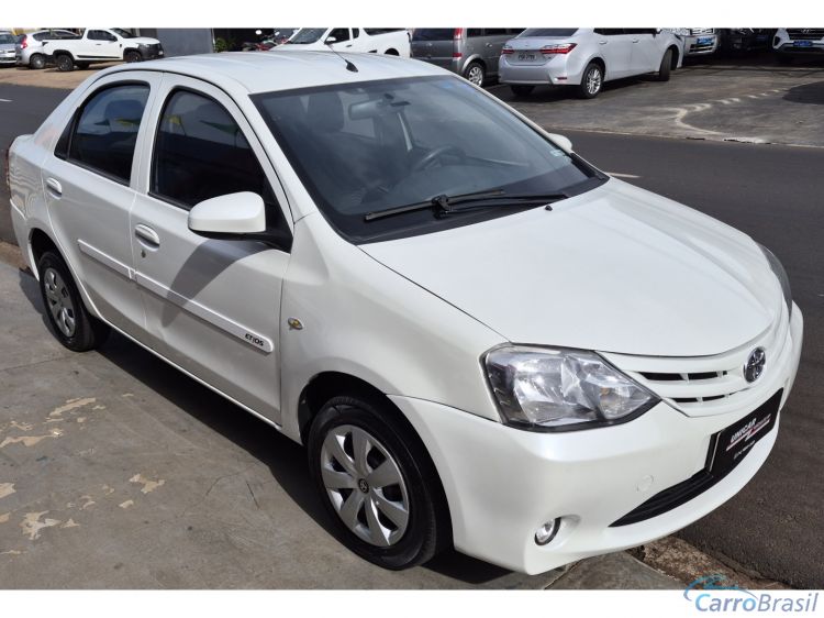 Unicar Veículos | Etios 1.5 X SEDAN 16V FLEX 4P MANUAL 15/15 - foto 2