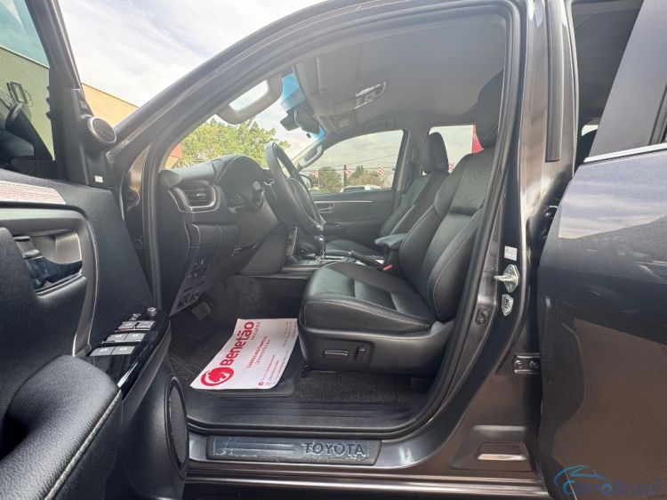 Beneto Veculos | Hilux SW4 SRX 4x4 2.8 TDI 16V Dies. Aut. 23/24 - foto 10