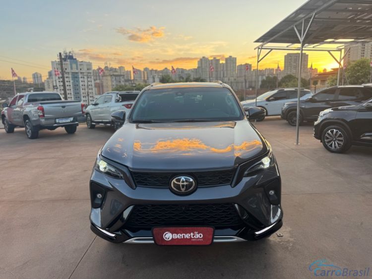 Beneto Veculos | Hilux SW4 SRX Plat. 4x4 2.8 TB Die. Aut. 25/25 - foto 1