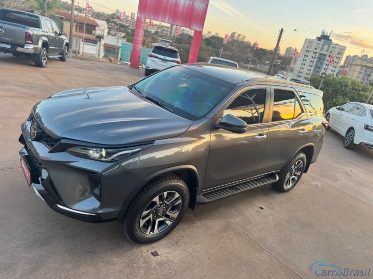 Beneto Veculos | Hilux SW4 SRX Plat. 4x4 2.8 TB Die. Aut. 25/25 - foto 2