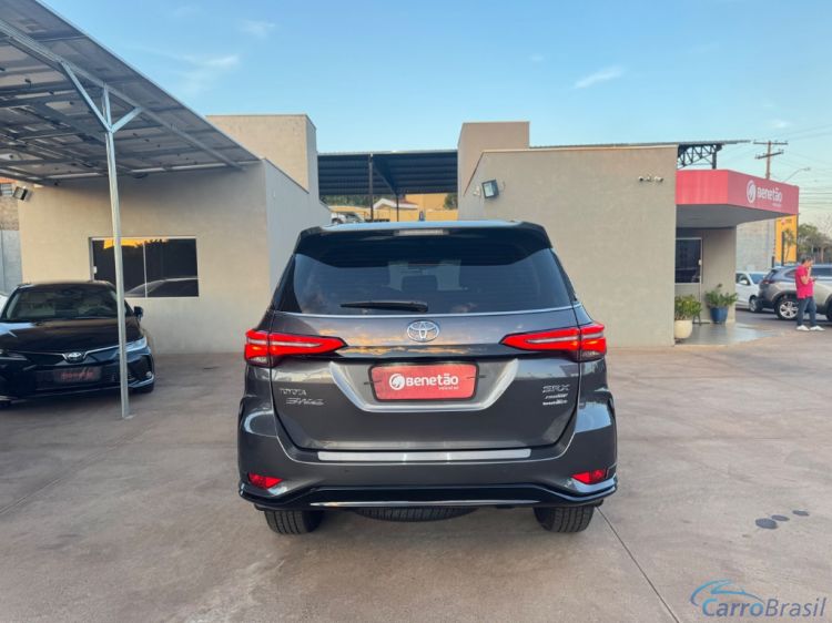 Beneto Veculos | Hilux SW4 SRX Plat. 4x4 2.8 TB Die. Aut. 25/25 - foto 4