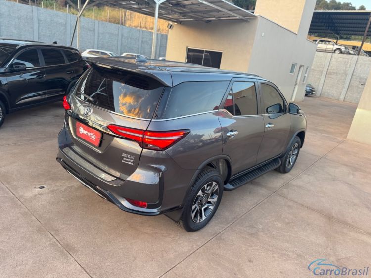 Beneto Veculos | Hilux SW4 SRX Plat. 4x4 2.8 TB Die. Aut. 25/25 - foto 5