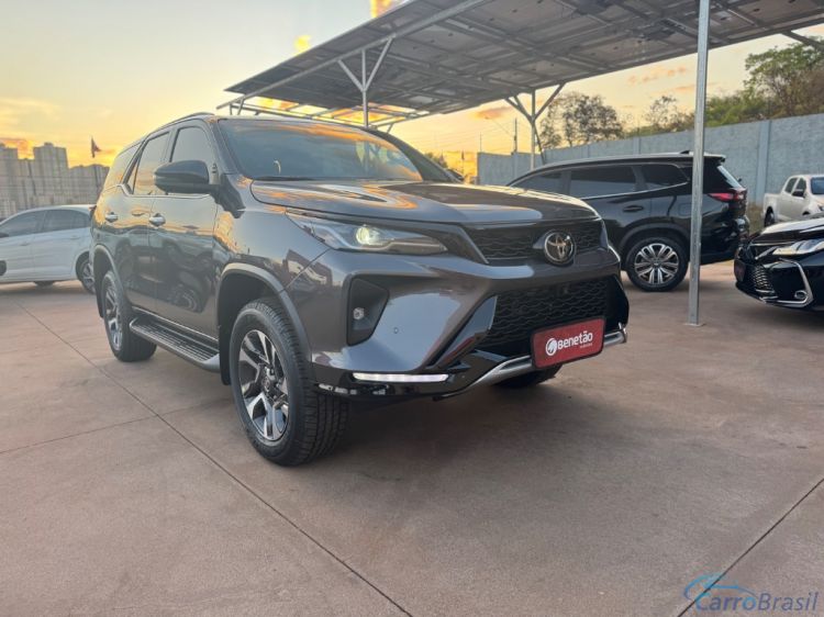 Beneto Veculos | Hilux SW4 SRX Plat. 4x4 2.8 TB Die. Aut. 25/25 - foto 6