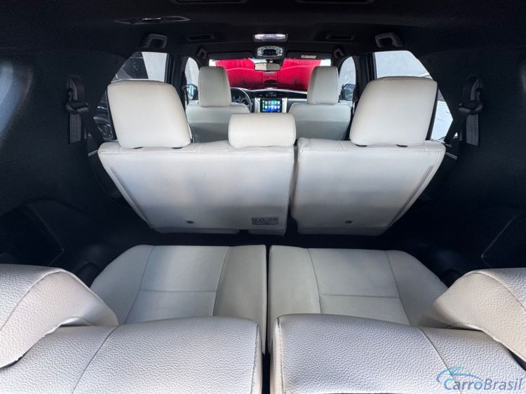Benetão Veículos | Hilux 2.8 D-4D TURBO DIESEL DIAMOND 7L 4X4 AUTOMÁTICO 23/24 - foto 8