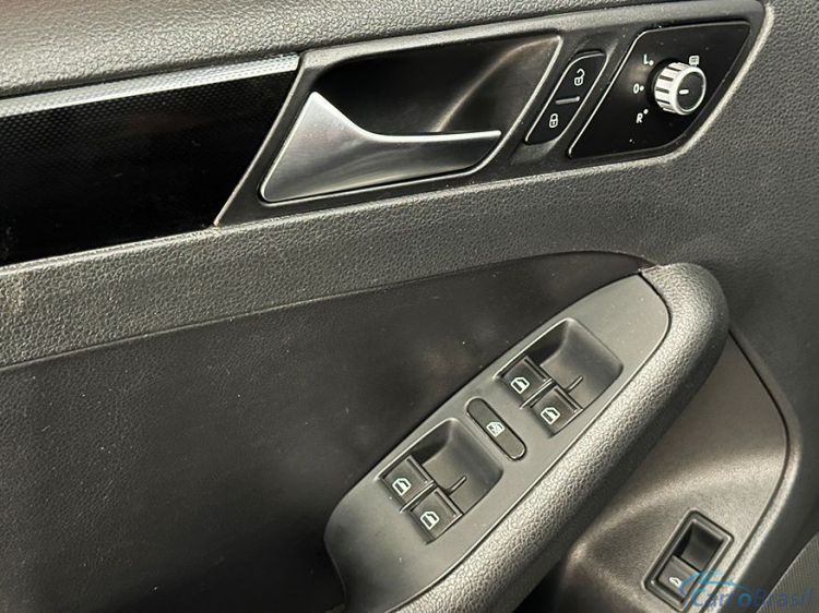 Multcar Veculos | Jetta 2.0 COMFORTLINE 12/13 - foto 8