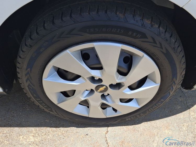 Scaranelo Veculos | Onix HATCH LT 1.4 8V FlexPower 5p Mec. 13/13 - foto 4