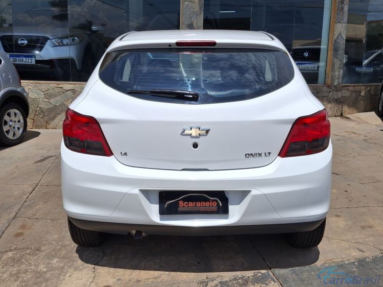 Scaranelo Veculos | Onix HATCH LT 1.4 8V FlexPower 5p Mec. 13/13 - foto 6