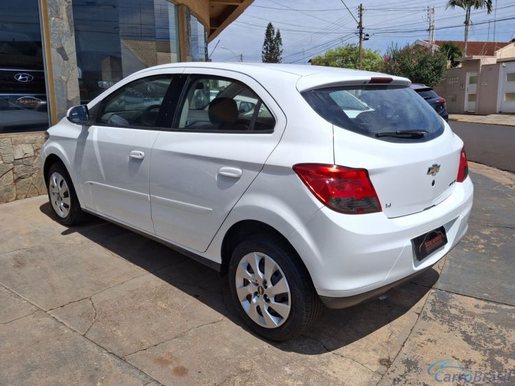 Scaranelo Veculos | Onix HATCH LT 1.4 8V FlexPower 5p Mec. 13/13 - foto 7