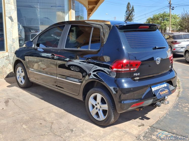 Scaranelo Veculos | Fox Highline1.6 Flex 16V 5p 15/16 - foto 7