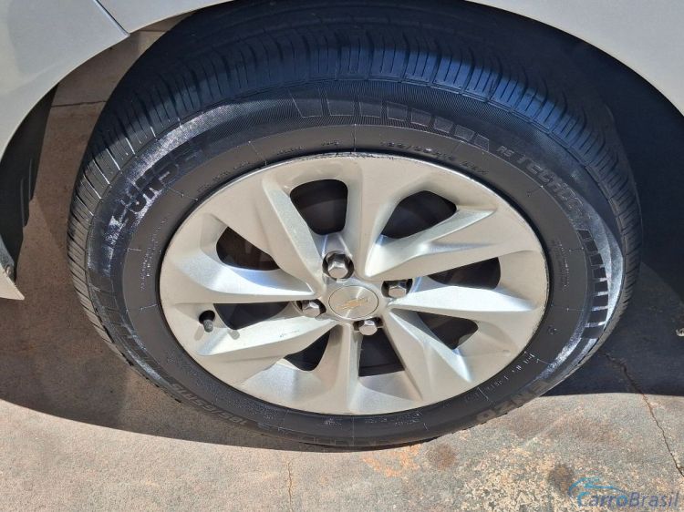 Scaranelo Veículos | Onix HATCH LT 1.0 12V TB Flex 5p Mec. 23/23 - foto 4