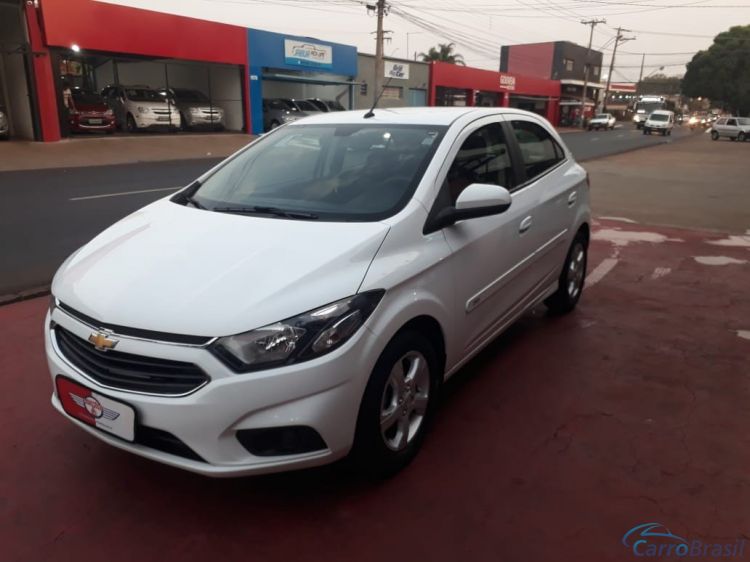 Automvel & Cia | Onix 1.4 MPFI LT 8V FLEX 4P MANUAL 18/19 - foto 1