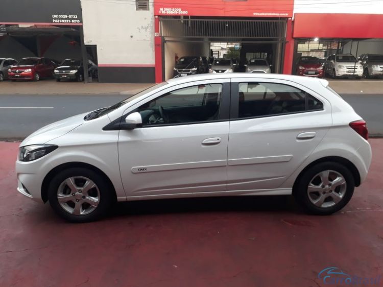 Automvel & Cia | Onix 1.4 MPFI LT 8V FLEX 4P MANUAL 18/19 - foto 4