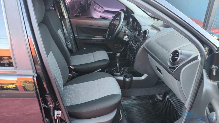 Automvel & Cia | Fiesta Hatch 1.0 ROCAM HATCH 8V FLEX 4P MANUAL 12/13 - foto 9