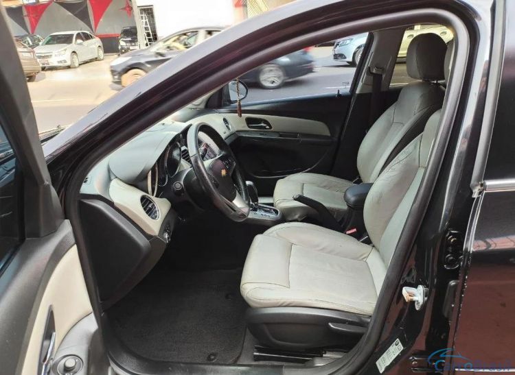 Automvel & Cia | Cruze 1.8 LTZ 16V FLEX 4P AUTOMTICO 14/14 - foto 10