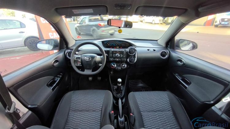 Automvel & Cia | Etios 1.5 16V FLEX 4P MANUAL 14/14 - foto 10