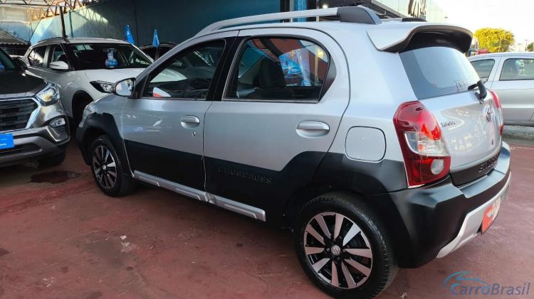 Automvel & Cia | Etios 1.5 16V FLEX 4P MANUAL 14/14 - foto 3