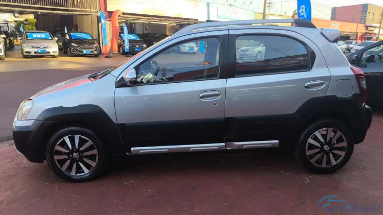 Automvel & Cia | Etios 1.5 16V FLEX 4P MANUAL 14/14 - foto 6