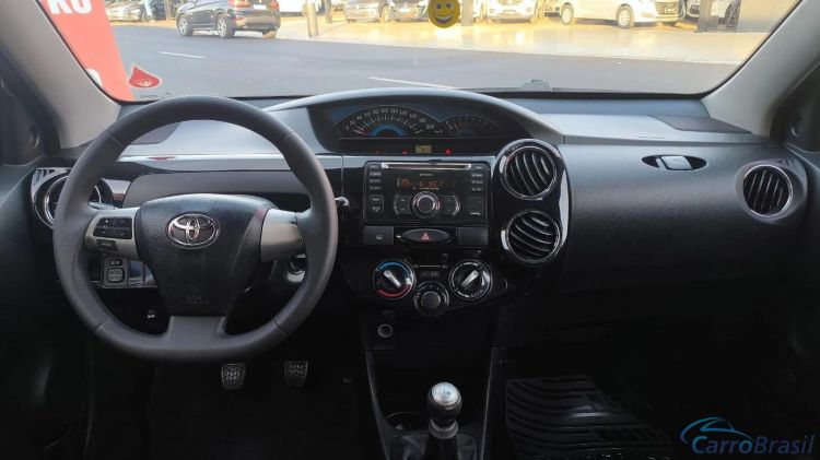 Automvel & Cia | Etios 1.5 16V FLEX 4P MANUAL 14/14 - foto 9