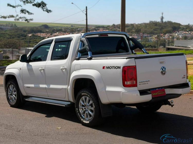 Samuel Automóveis | Amarok 2.0 TRENDLINE 4X4 CD 16V TURBO INTERCOOLER 17/17 - foto 4