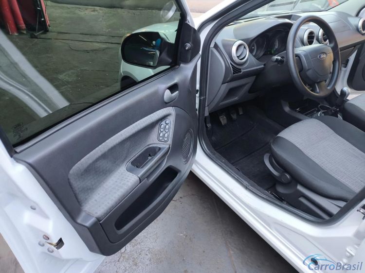 Fato Veculos | Fiesta Sedan 1.6 ROCAM SEDAN 8V FLEX 4P MANUAL 14/14 - foto 8
