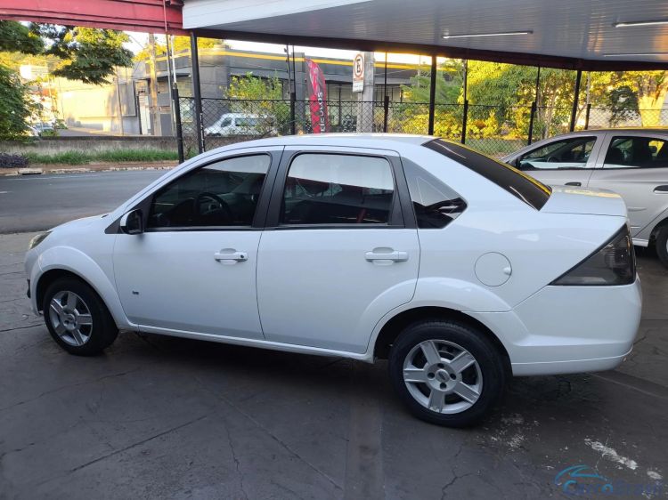 Fato Veculos | Fiesta Sedan 1.6 ROCAM SEDAN 8V FLEX 4P MANUAL 14/14 - foto 7