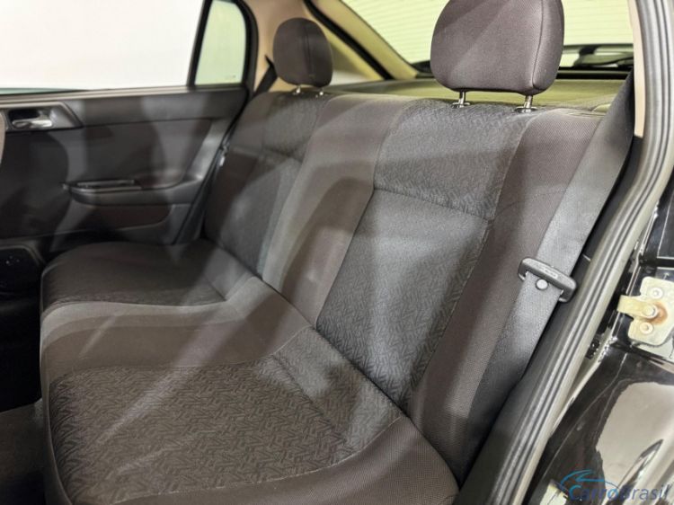 Edgiro Veculos | Astra Hatch  08/08 - foto 9