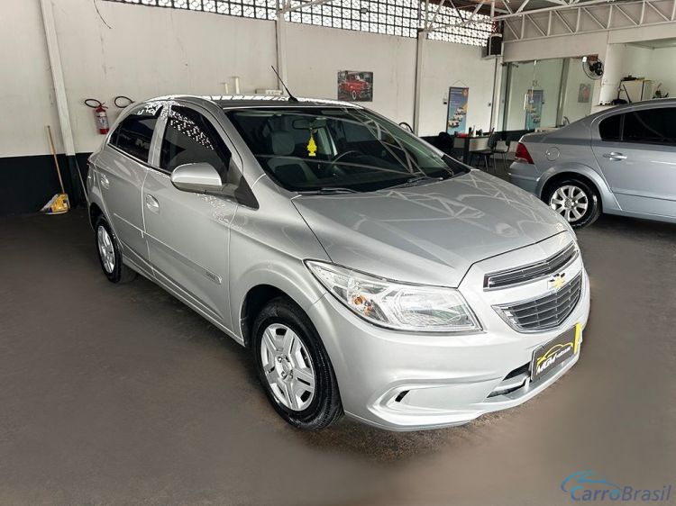 MGM Veiculos | Onix 1.0 MPFI LT 8V 14/15 - foto 2