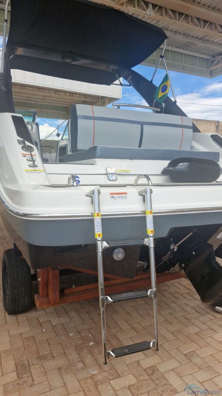 Victor Veículos | Lancha Focker 242 (Nova) Motor 4.5 - 250 HP 24/24 - foto 4