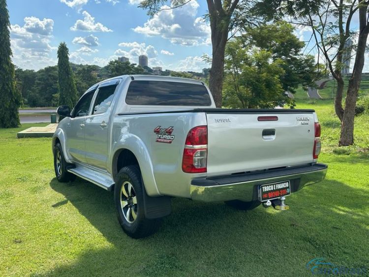 A&T Veículos RP | Hilux CD SRV D4-D 4X4 TDI 3.0 4P. 09/09 - foto 2