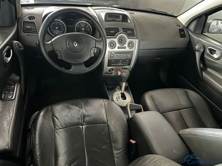 Unna Veículos | Mégane Sedan 1.6 Aut. 4P. 08/09 - foto 3