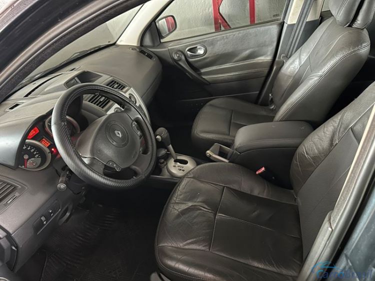 Unna Veículos | Mégane Sedan 1.6 Aut. 4P. 08/09 - foto 5
