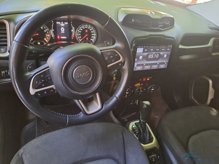 Victor Veículos | Renegade Longitude 1.8 Aut. 4P. 16/16 - foto 3