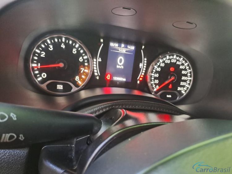 Victor Veículos | Renegade Longitude 1.8 Aut. 4P. 16/16 - foto 5