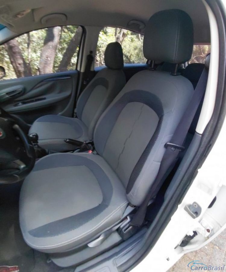 Veicar Multimarcas | Punto 1.4 attractive 13/13 - foto 6