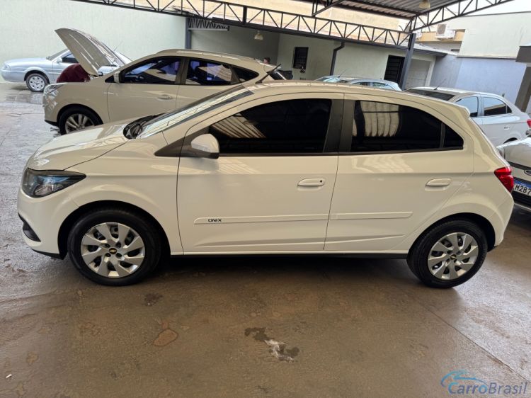 Avenida Veículos | Onix LT 1.4 13/13 - foto 5