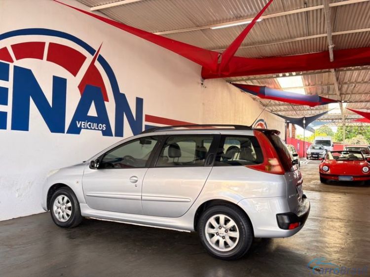 Renan Veículos | 207 SW XR Sport 1.4 8V 4P. 11/11 - foto 2