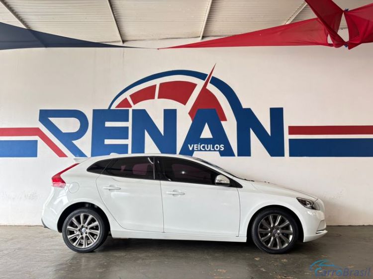 Renan Veículos | V 40 T3 Kinetic 1.5 Aut. 4P. 15/16 - foto 7