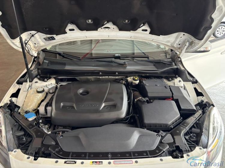 Renan Veículos | V 40 T3 Kinetic 1.5 Aut. 4P. 15/16 - foto 8