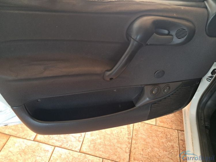 Ceará Autozero | Corsa Sedan SPIRIT 1.0 05/05 - foto 4