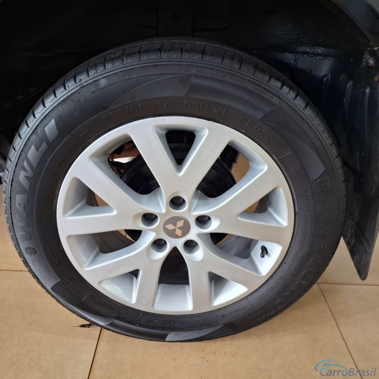 Cristal Veiculos | Pajero TR4 14/14 - foto 9