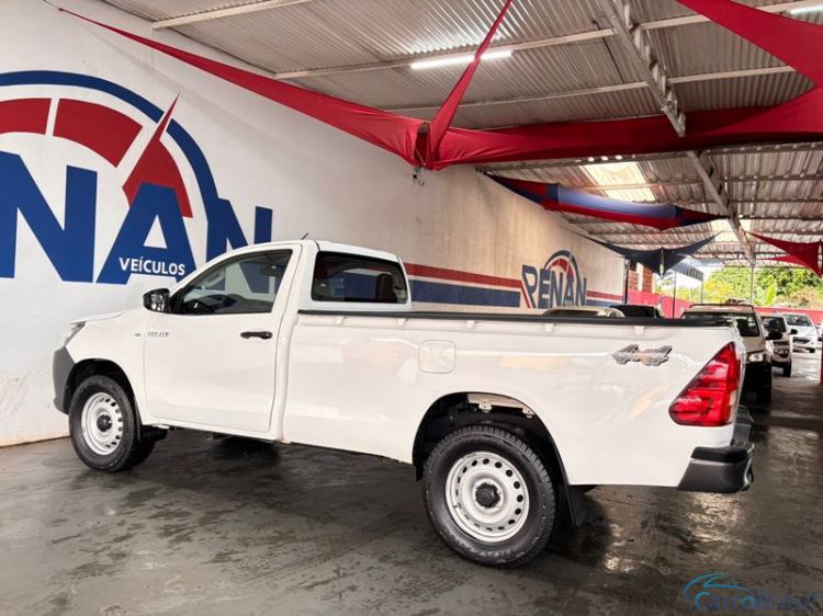 Renan Veículos | Hilux CS 4X4 2.8 Turbo TDI Mec. 4P. 21/21 - foto 2