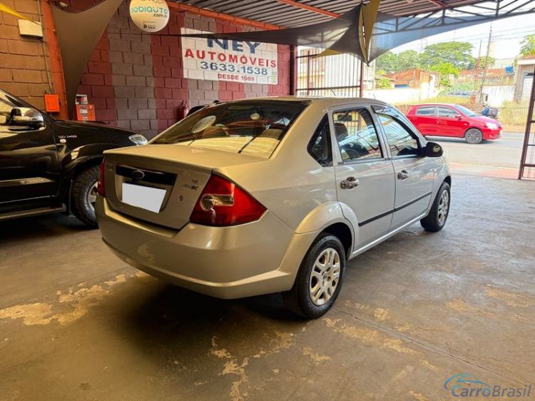 Ney Automóveis | Fiesta Sedan 1.6 4P. 05/05 - foto 9