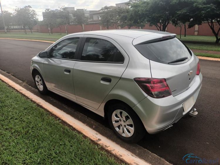 A&T Veículos RP | Onix Joy 1.0 8V 4P. 19/19 - foto 2