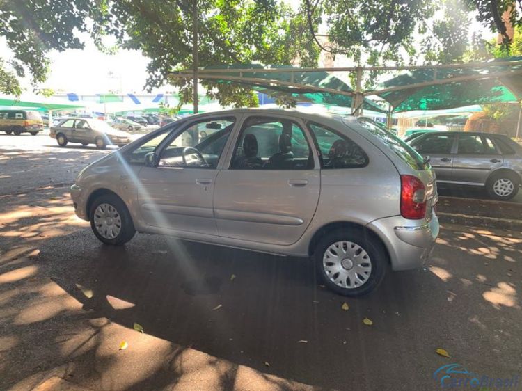 Unna Veículos | Picasso Xsara 1.6 4P. 10/10 - foto 2