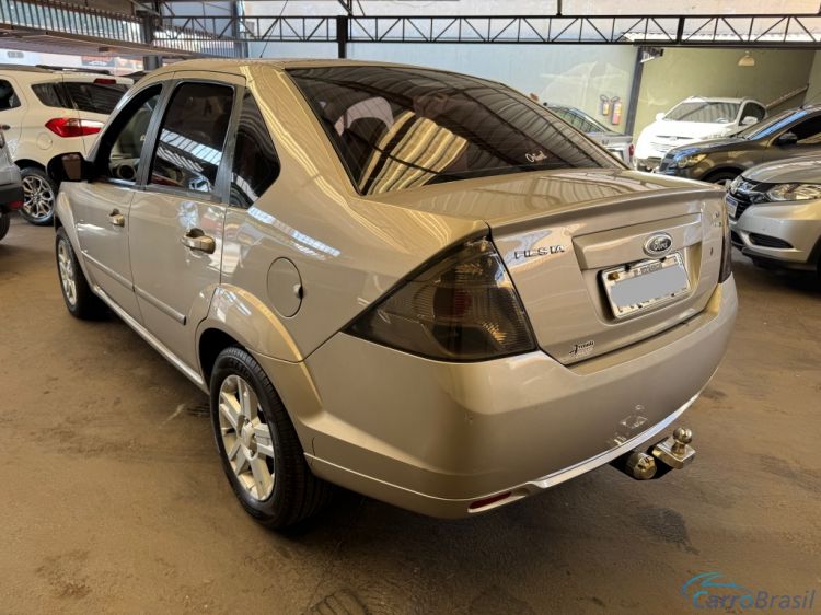 Avenida Veículos | Fiesta Sedan 1.6 14/14 - foto 6