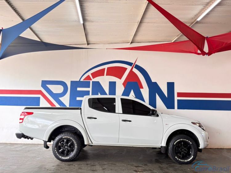 Renan Veículos | L-200 Triton Sport GLS 2.4 CD 4X4 Turbo Aut. 4P. 23/24 - foto 7